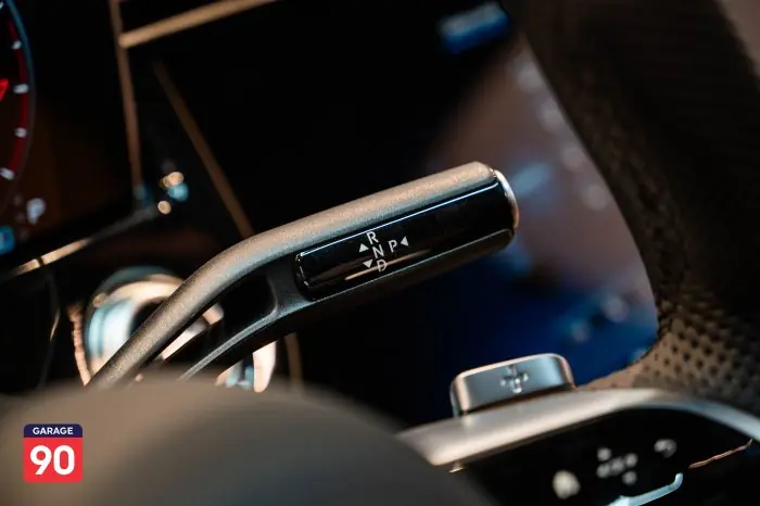 Mercedes-Benz E200 2025 - صورة 10