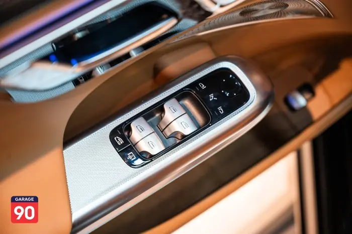 Mercedes-Benz E200 2025 - صورة 12