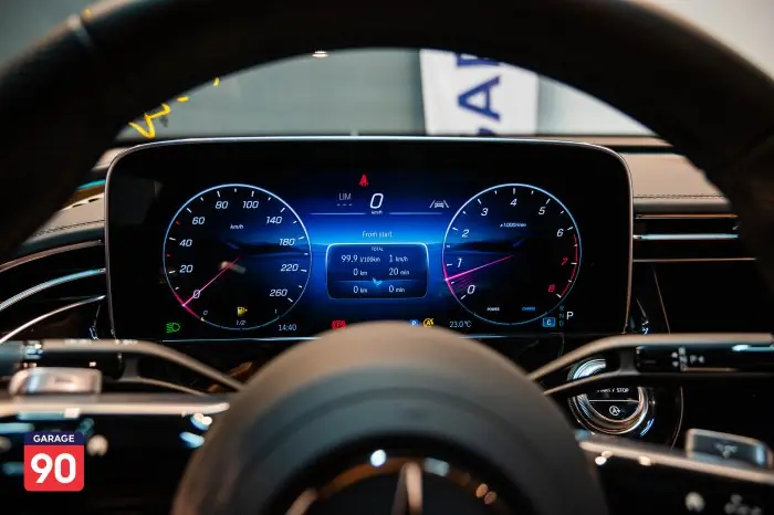 Mercedes-Benz E200 2025 - صورة 13