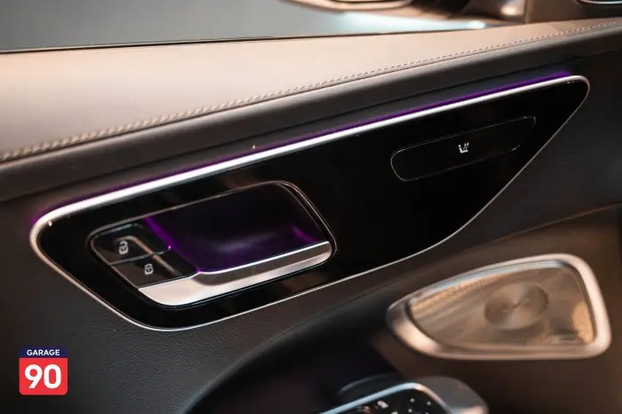 Mercedes-Benz C200 2022 - صورة 17