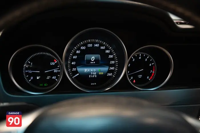 Mercedes-Benz C180 2014 - صورة 11