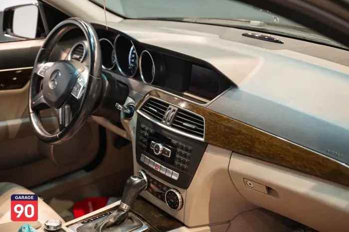Mercedes-Benz C180 2014 - صورة 13