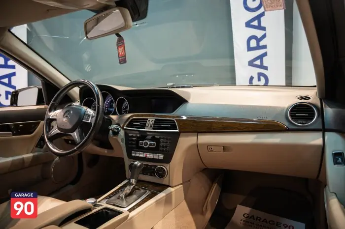 Mercedes-Benz C180 2014 - صورة 15