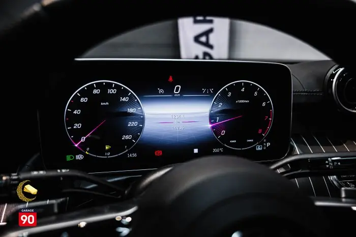 Mercedes-Benz C180 2023 - صورة 11