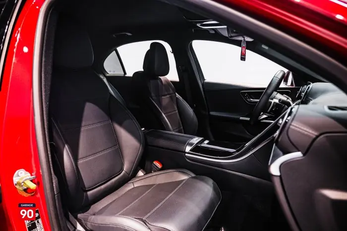 Mercedes-Benz C180 2023 - صورة 14
