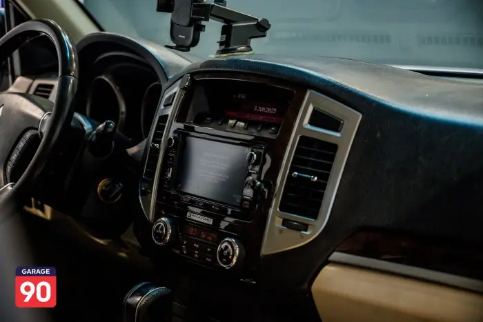 Mitsubishi Pajero 2017 - صورة 13