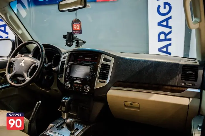 Mitsubishi Pajero 2017 - صورة 12
