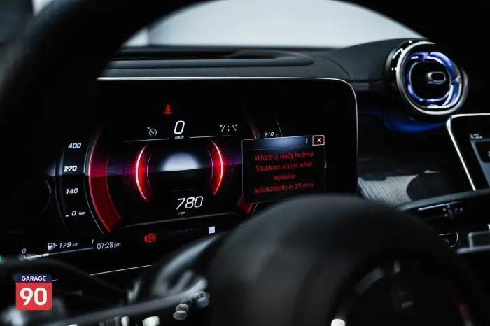 Mercedes-Benz GLC300 2023 - صورة 13