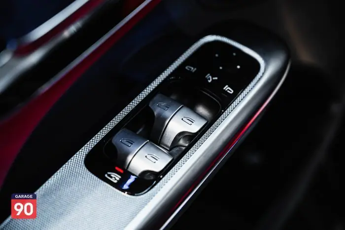 Mercedes-Benz GLC300 2023 - صورة 18