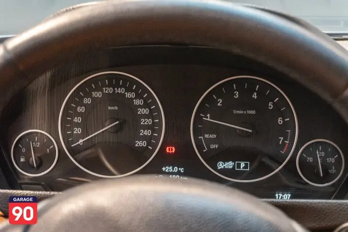 bmw 318i 2018 - صورة 13