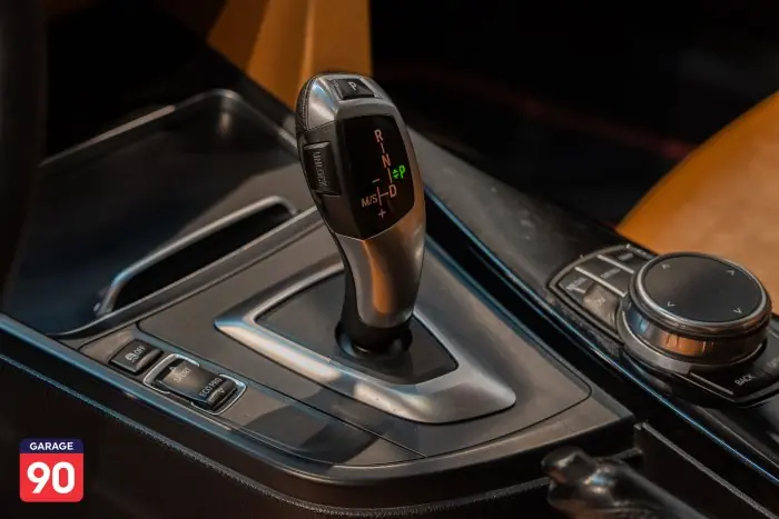 bmw 318i 2018 - صورة 11