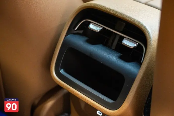 Mercedes-Benz E200 2024 - صورة 18