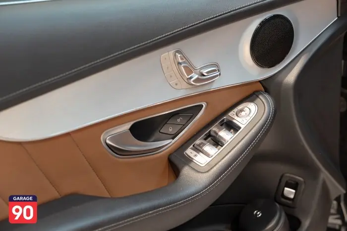 Mercedes-Benz GLC300 2022 - صورة 11