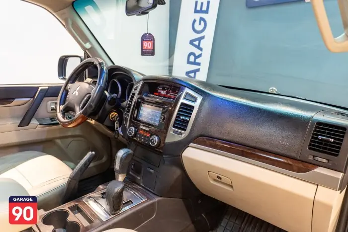 Mitsubishi Pajero 2018 - صورة 16