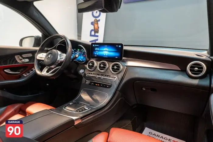 Mercedes-Benz GLC300 2020 - صورة 14