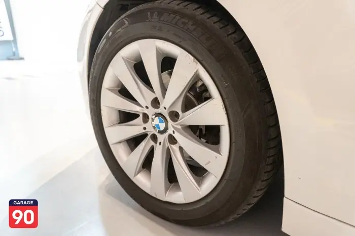 bmw 318i 2019 - صورة 8