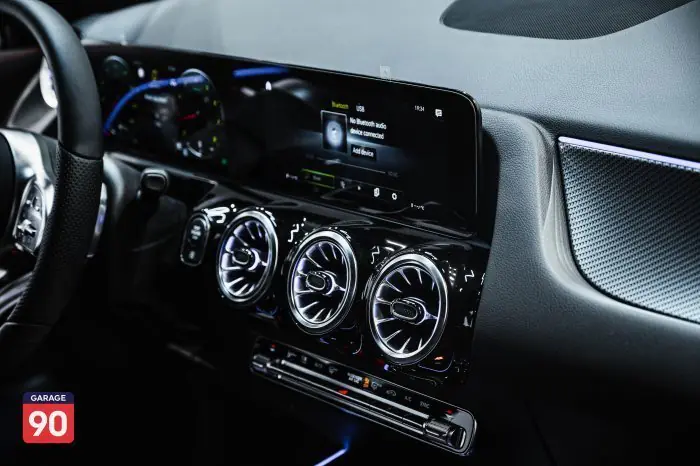 Mercedes-Benz GLA200 2023 - صورة 13