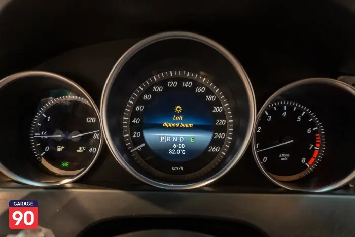 Mercedes-Benz C180 2014 - صورة 9