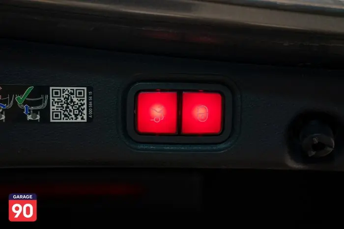 Mercedes-Benz E200 2023 - صورة 17