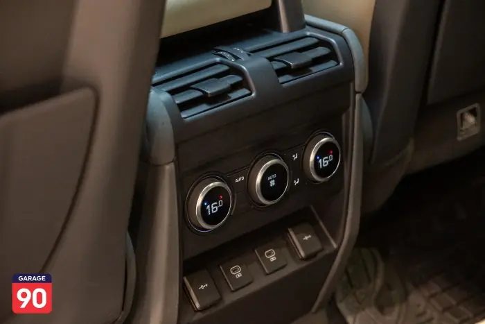 Land Rover Defender 2021 - صورة 14