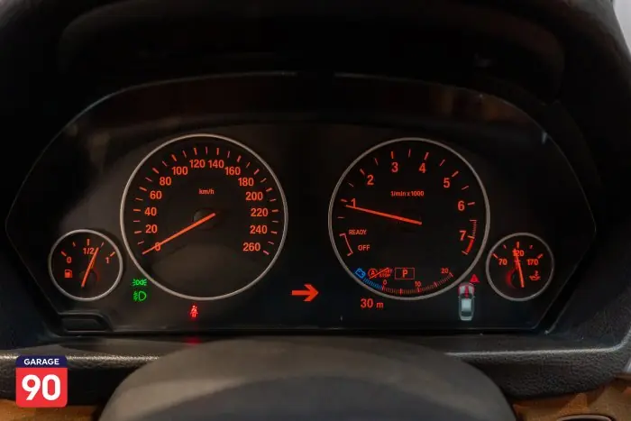 bmw 318i 2017 - صورة 10