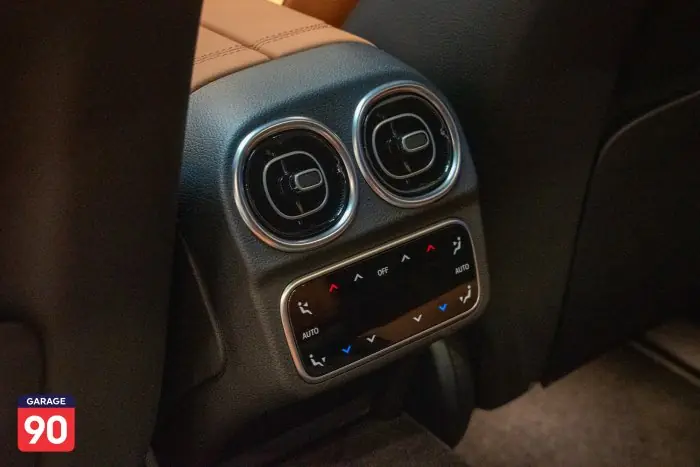 Mercedes-Benz C180 2025 - صورة 17