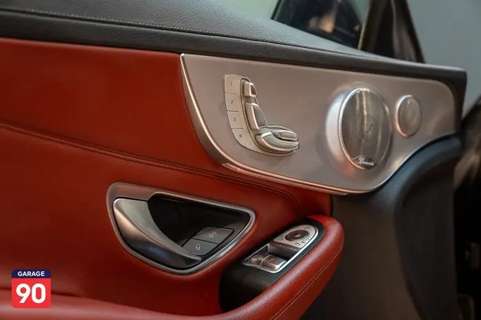 Mercedes-Benz C300 2020 - صورة 19