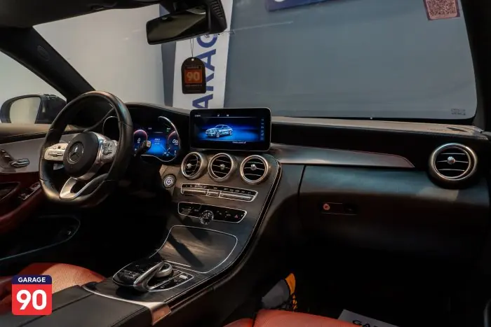 Mercedes-Benz C300 2020 - صورة 11