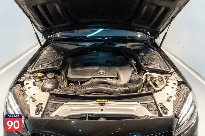 Mercedes-Benz C300 2020 - صورة 10