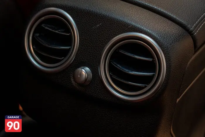 Mercedes-Benz C300 2020 - صورة 18