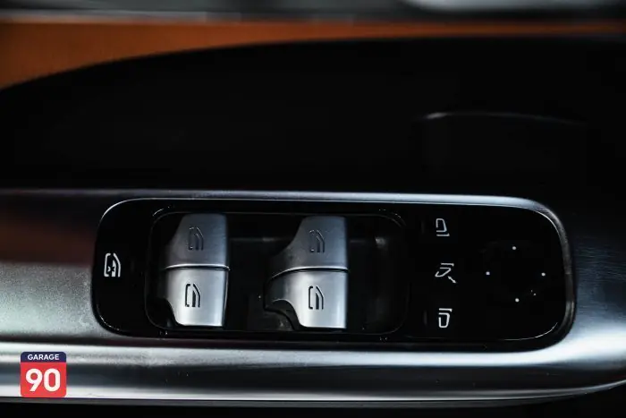 Mercedes-Benz C200 2023 - صورة 11