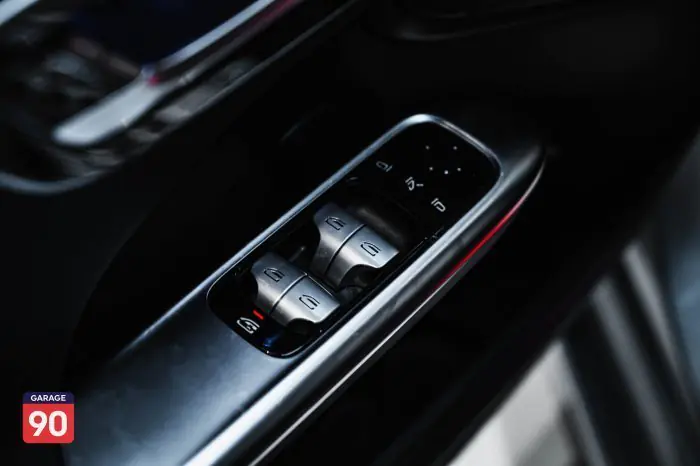 Mercedes-Benz C180 2023 - صورة 16