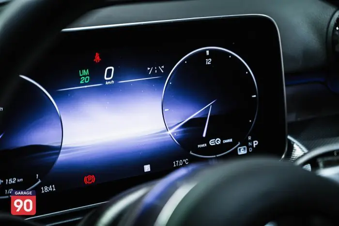 Mercedes-Benz C180 2023 - صورة 12