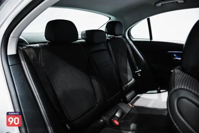 Mercedes-Benz C180 2023 - صورة 15