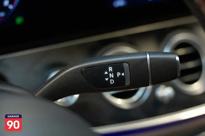 Mercedes-Benz E200 2022 - صورة 17