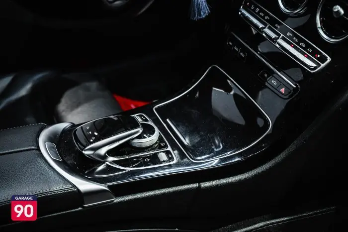 Mercedes-Benz C180 2020 - صورة 16