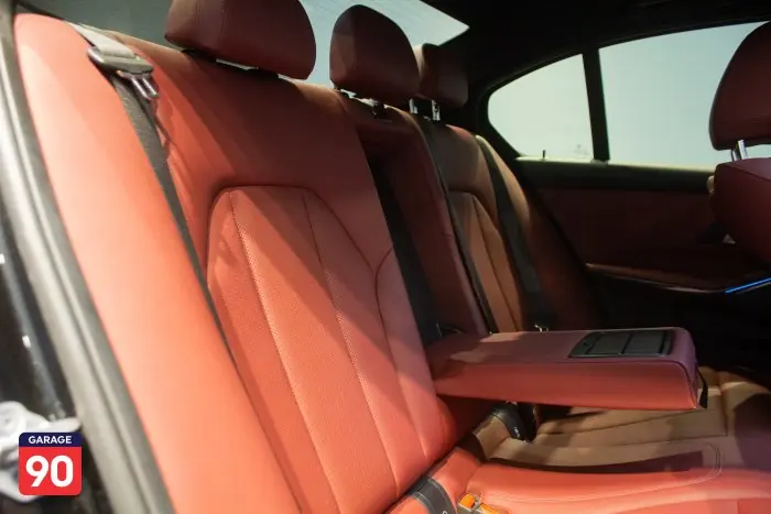 bmw 320i 2024 - صورة 15