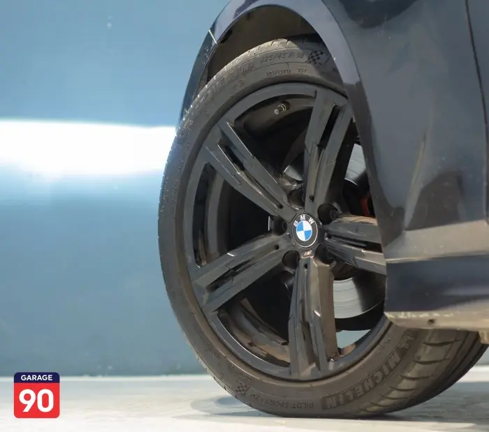 bmw 320i 2024 - صورة 10