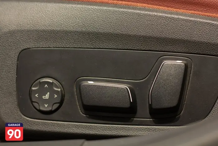 bmw 320i 2024 - صورة 19