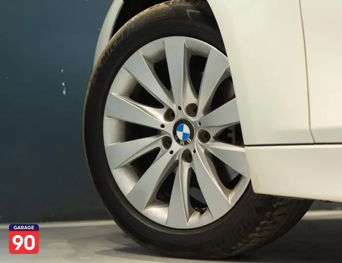 bmw 318i 2018 - صورة 8